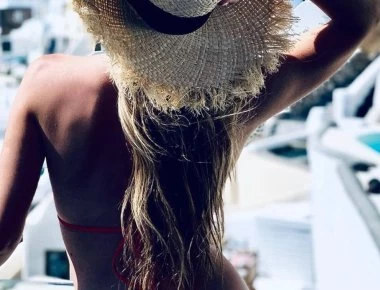 Η Αθηνά Οικονομάκου χωρίς ρετούς - Ποζάρει και καίει...